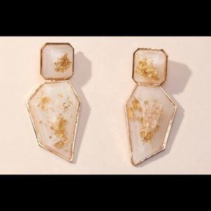 White and gold gem drop